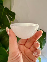 Load image into Gallery viewer, Selenite Mini Bowl

